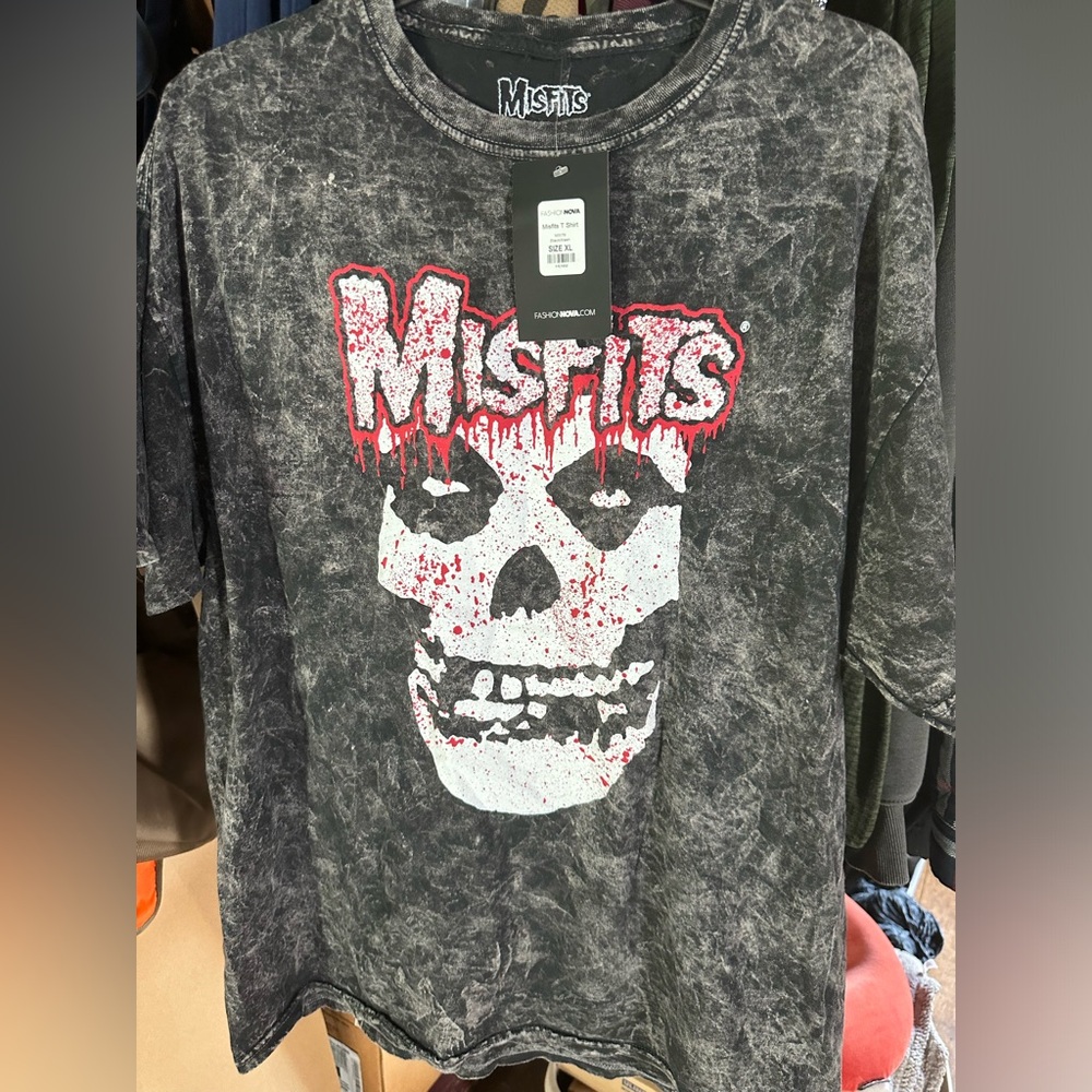 Fashion Nova misfit T-shirt